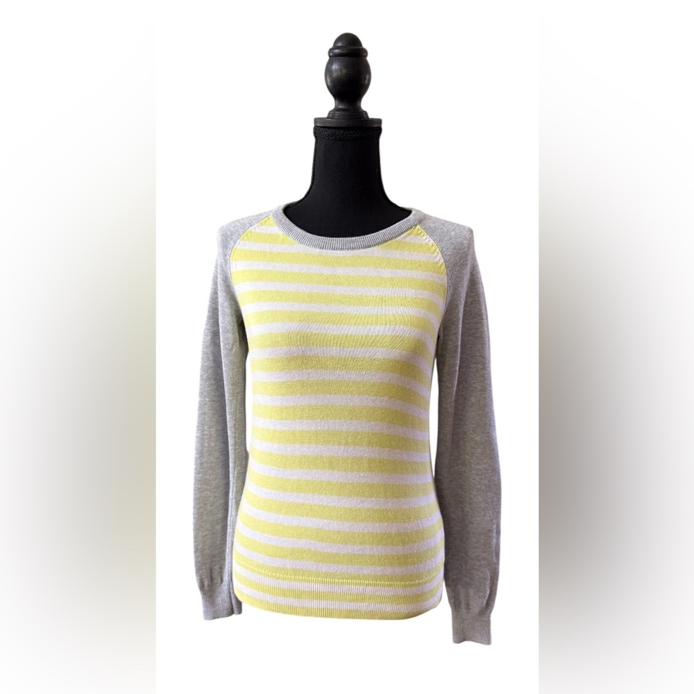 De Collection: Gray, White & Yellow Sweater with Elbow Patches